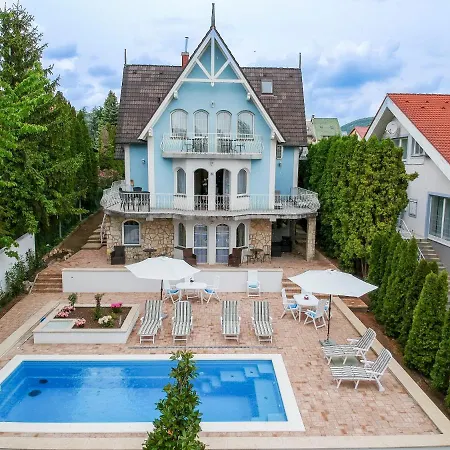 Kek Hullam Vendeghaz Guest house